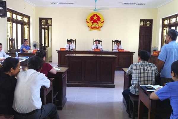 Tranh luận tại phiên tòa